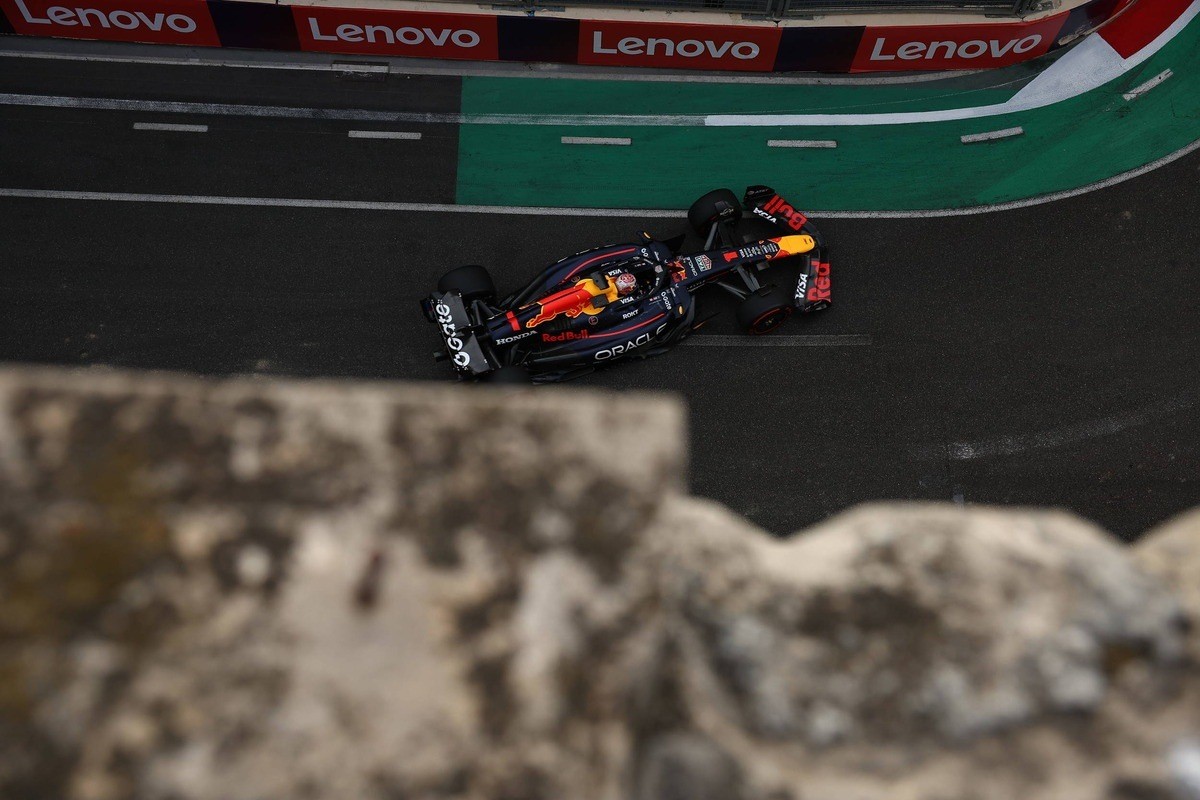 Verstappen: egy körön kicsit hátrányban vagyunk, de az egyensúly jó
